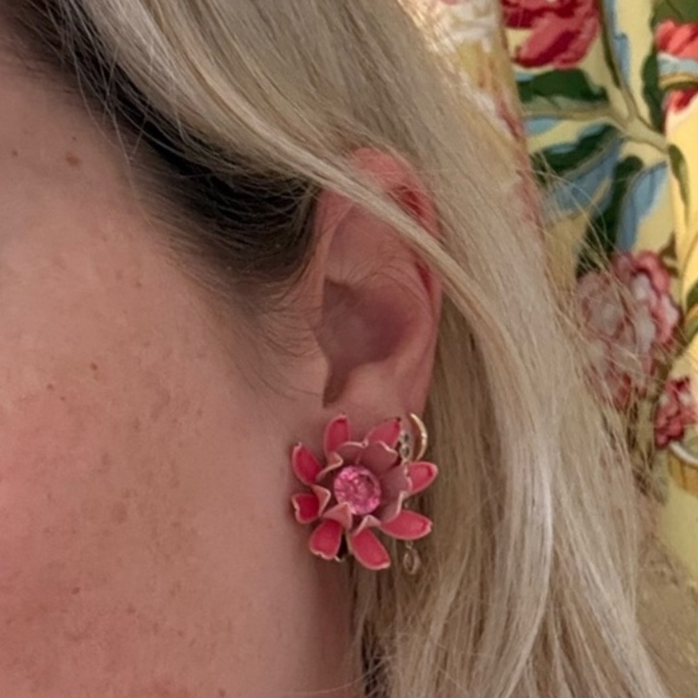 Vintage LISNER Pink Flower Clip On Earrings Rhinestone Center Mid Century